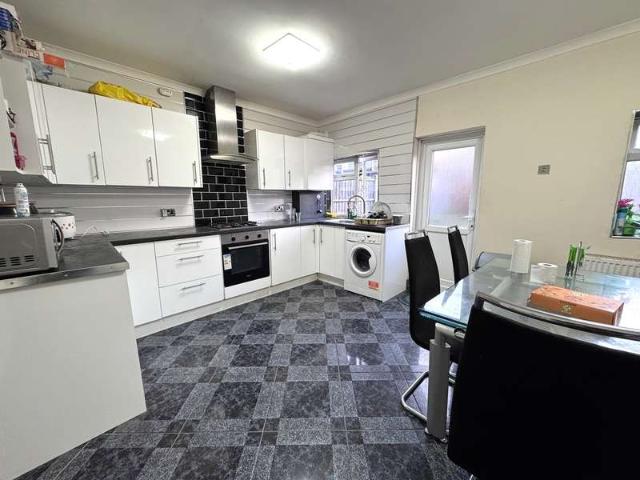 Flat for sale in Upton, Greater London