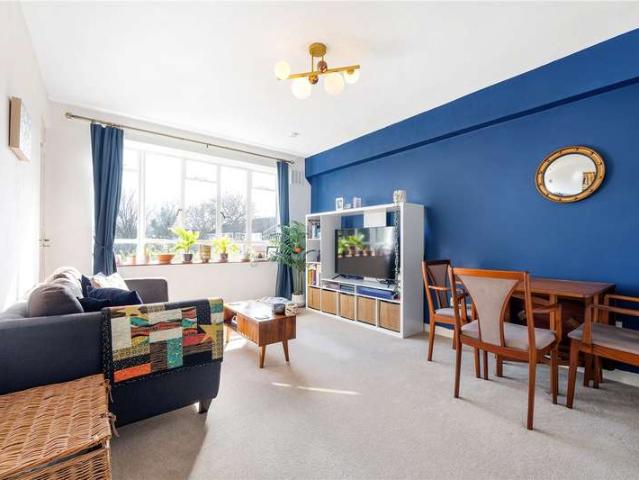 Flat for sale in Camberwell, Greater London