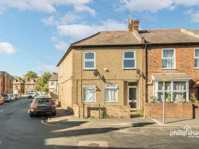 Flat for sale in North Watford, Hertfordshire