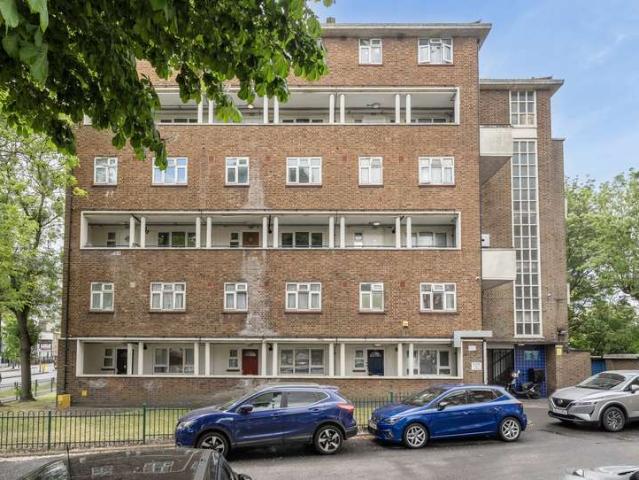 Flat for sale in London Borough of Merton, Mitcham