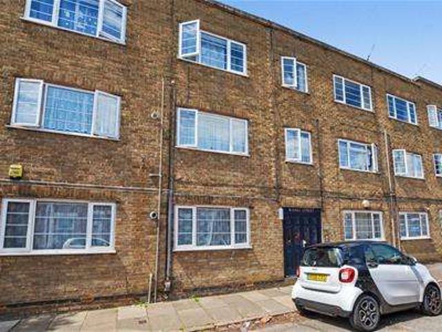Flat for sale in Phippsville, Northampton
