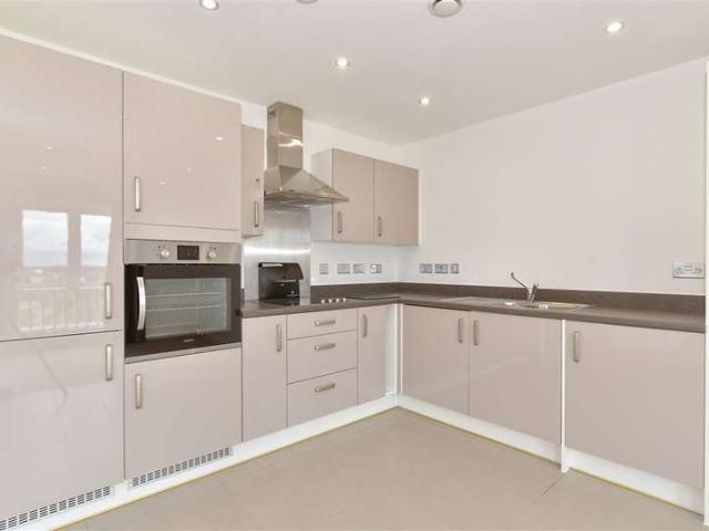 Flat for sale in Snodhurst, Chatham