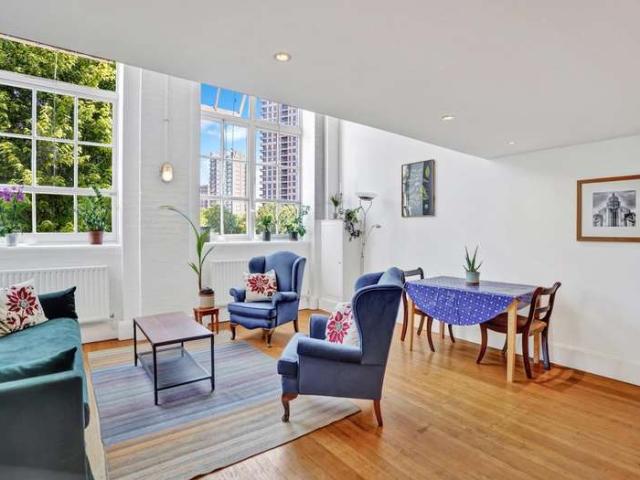 Flat for sale in Peckham, Greater London