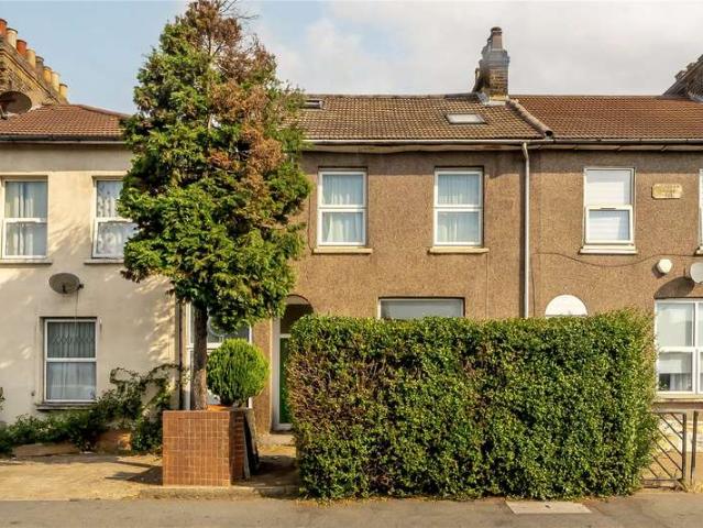 Flat for sale in London Borough of Newham, Greater London