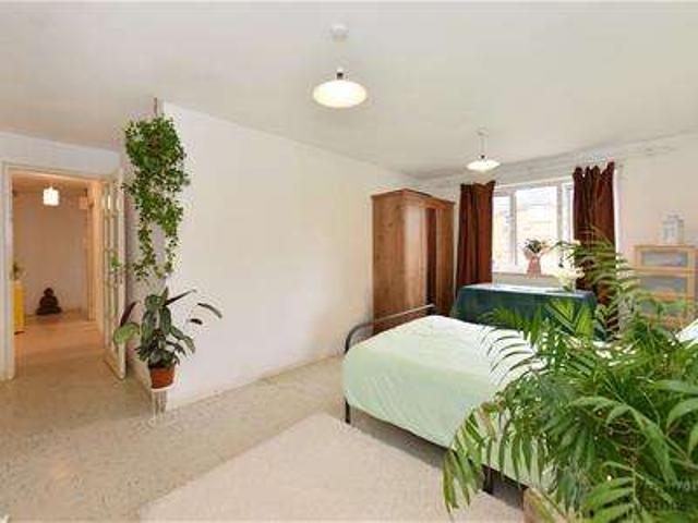 Flat for sale in West Ham, Greater London