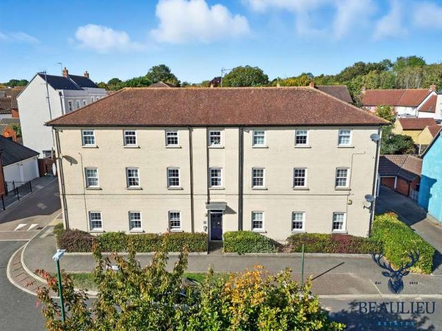 Flat for sale in Chancellor Park, Chelmsford
