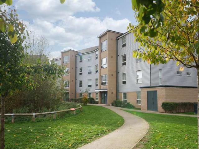 Flat for sale in Row Town, Surrey