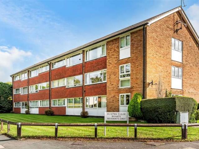 Flat for sale in Oxted, Hillview