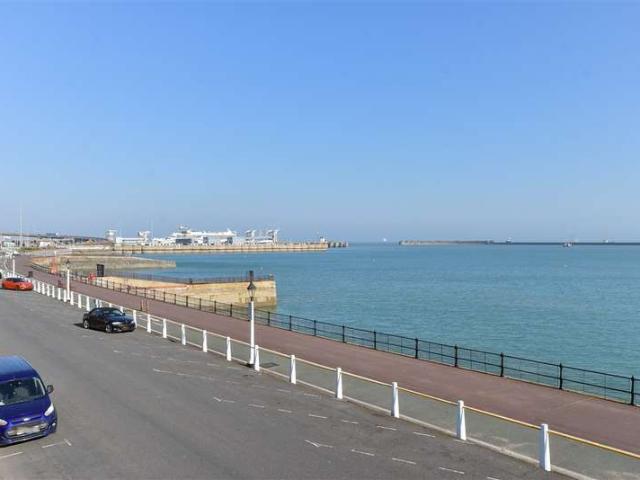 Flat for sale in Clarendon, Ash
