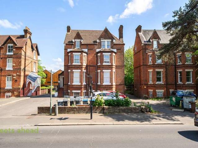 Flat for sale in London Borough of Croydon, Upper Norwood