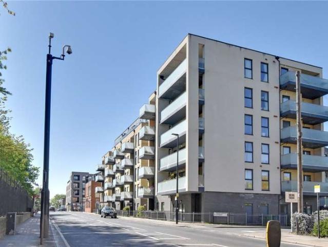Flat for sale in Charlton Riverside, Greater London