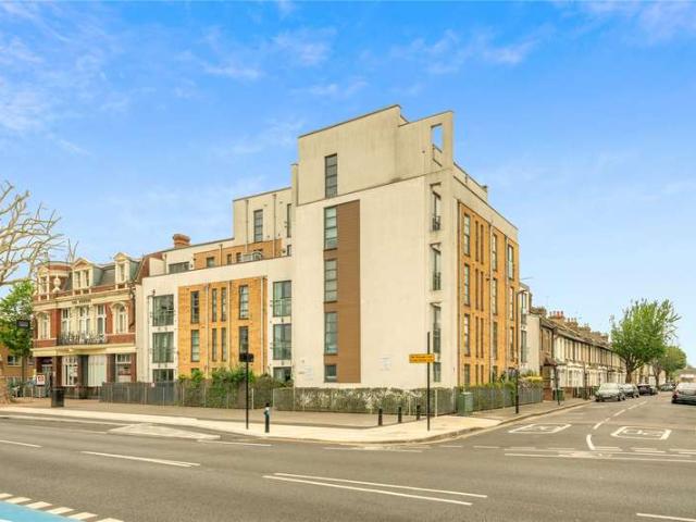 Flat for sale in London Borough of Newham, Greater London