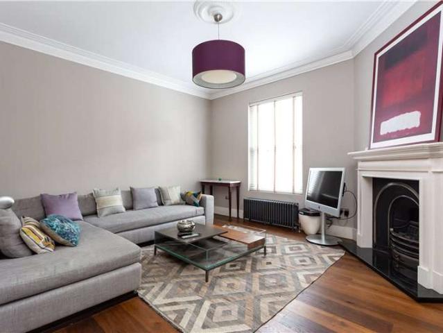 Flat for sale in Earl's Court, Greater London