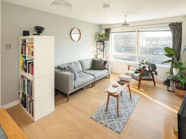 Flat for sale in Camberwell, Greater London