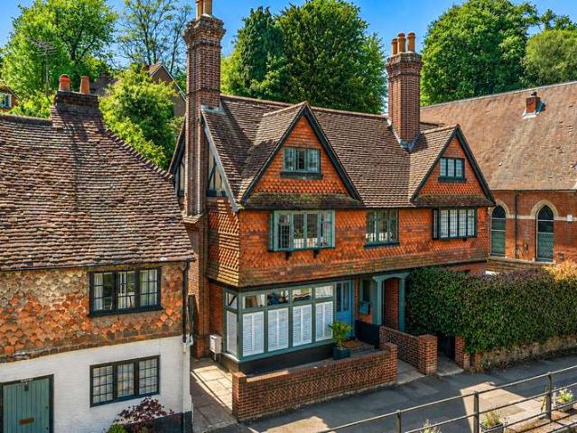 Flat for sale in Shottermill, Waverley