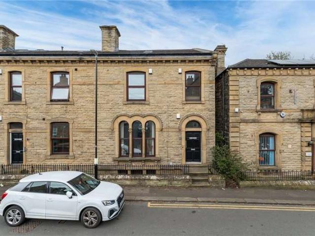 Flat for sale in West Yorkshire