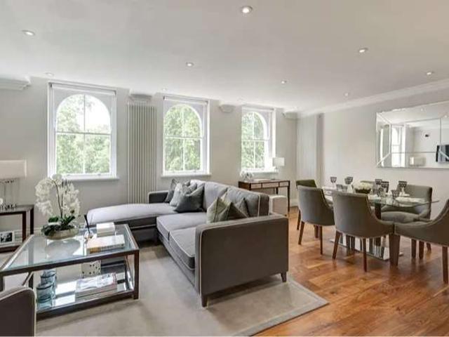 Flat for sale in Bayswater, Greater London