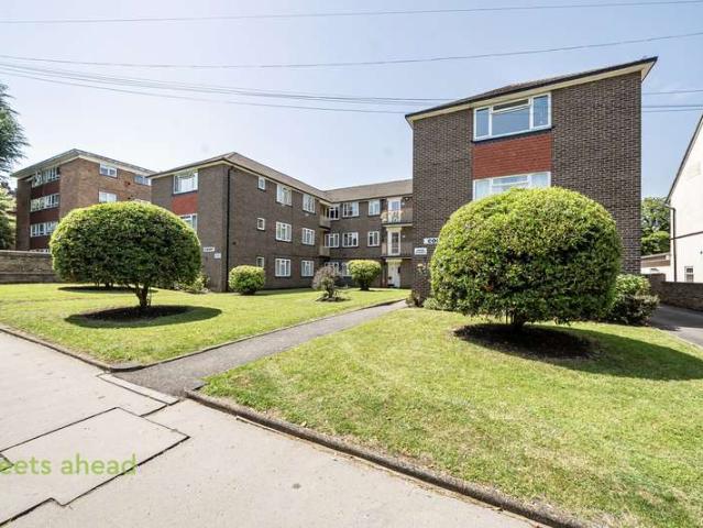 Flat for sale in London Borough of Croydon, Addiscombe