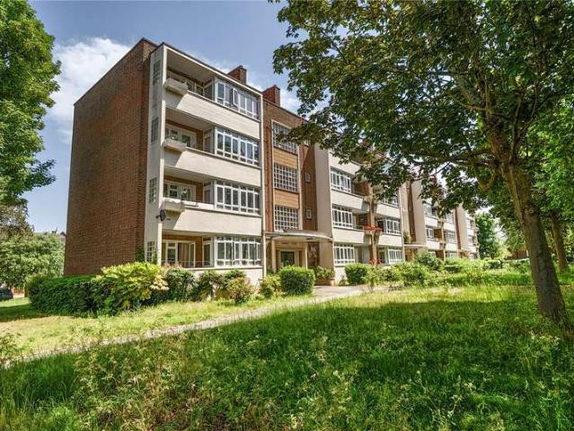Flat for sale in Crouch End, Greater London