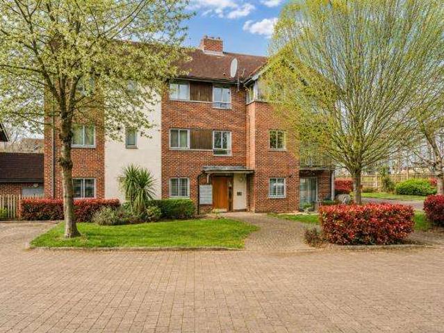 Flat for sale in Priest Down, Hampshire