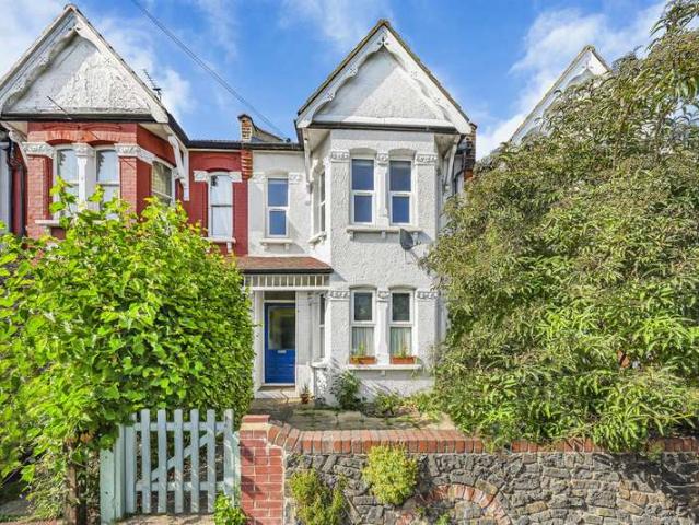 Flat for sale in Palmers Green, Greater London