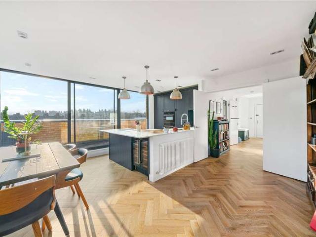 Flat for sale in Islington, Canonbury