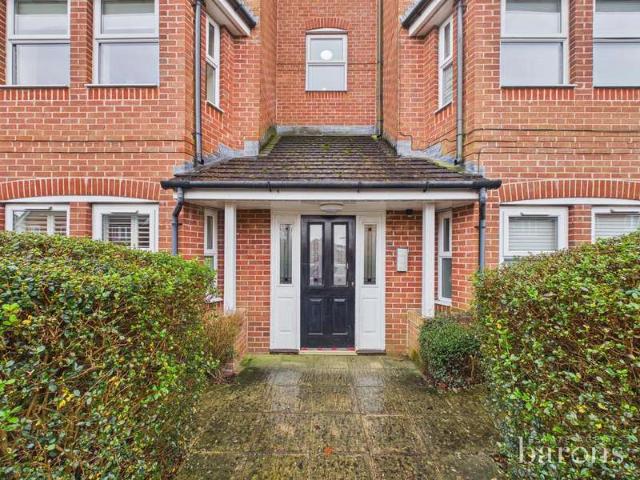 Flat for sale in Hounsome Fields, Priest Down