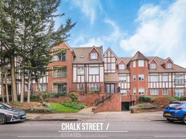 Flat for sale in Hornchurch, Greater London