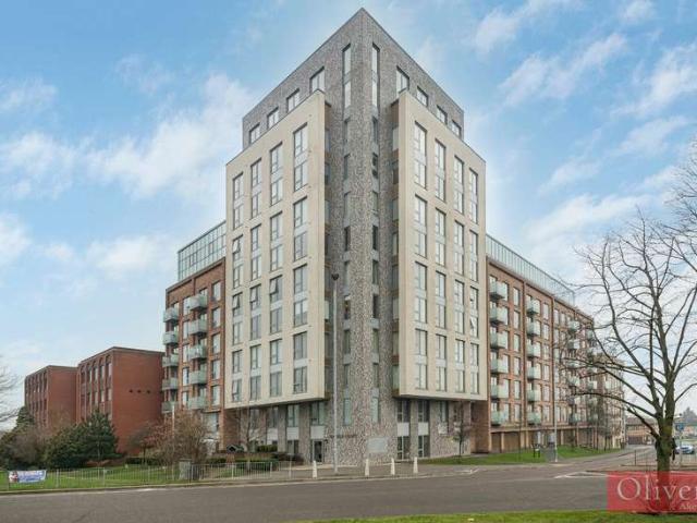 Flat for sale in Borehamwood, Hertsmere