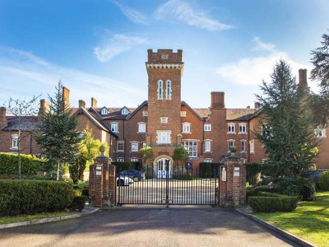 Flat for sale in Fretherne, Hertfordshire