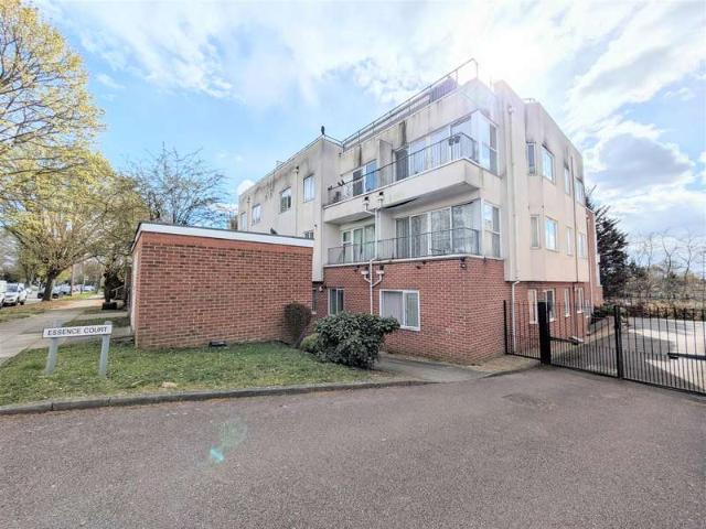 Flat for sale in Preston, Greater London