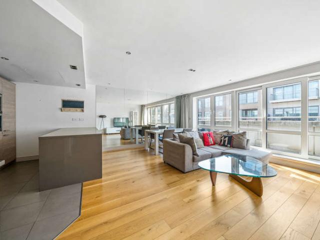 Flat for sale in Greater London