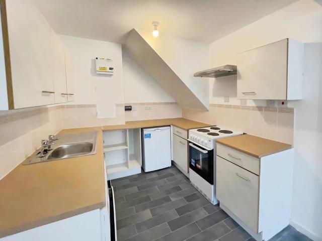 Apartment for rent in Row Town, Surrey