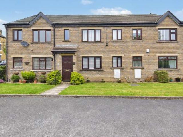 Flat for sale in Pudsey, West Yorkshire