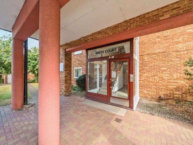 Flat for sale in Wallington, Greater London