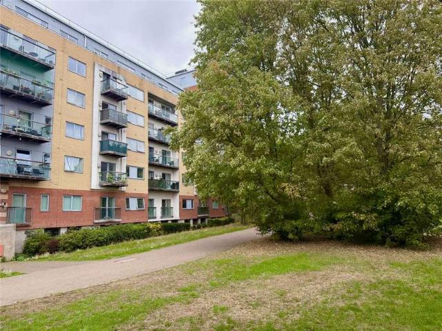 Flat for sale in Vange, Basildon