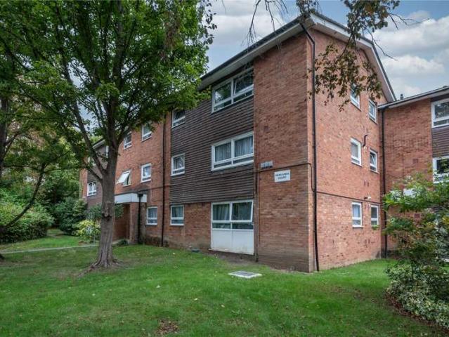 Flat for sale in Row Town, Surrey
