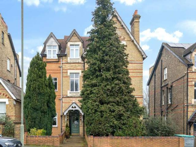 Flat for sale in Crystal Palace, Greater London