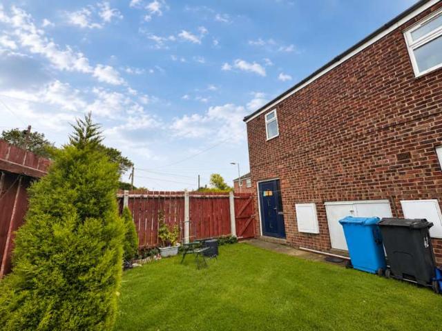 Flat for sale in Orchard Park, Hull