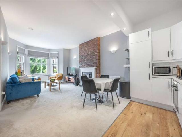 Flat for sale in South Hampstead, Greater London