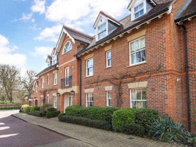 Flat for sale in Lunnon, Buckinghamshire