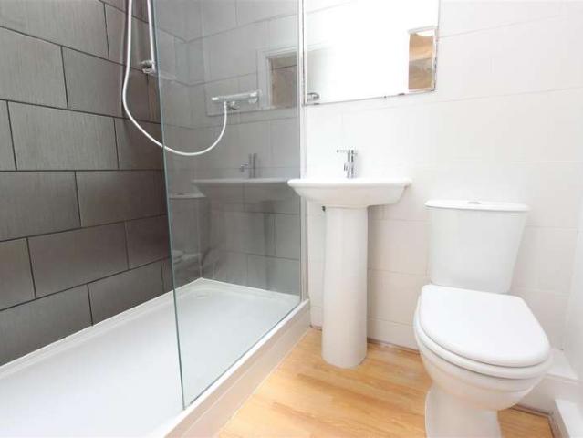 Flat for rent in Bush Hill Park, Greater London