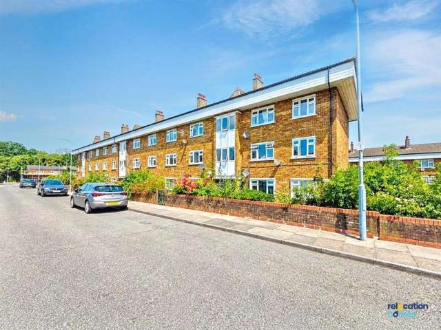 Flat for sale in Fairlop, Greater London