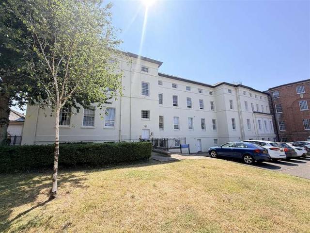 Flat for sale in Wotton Pitch, Gloucester
