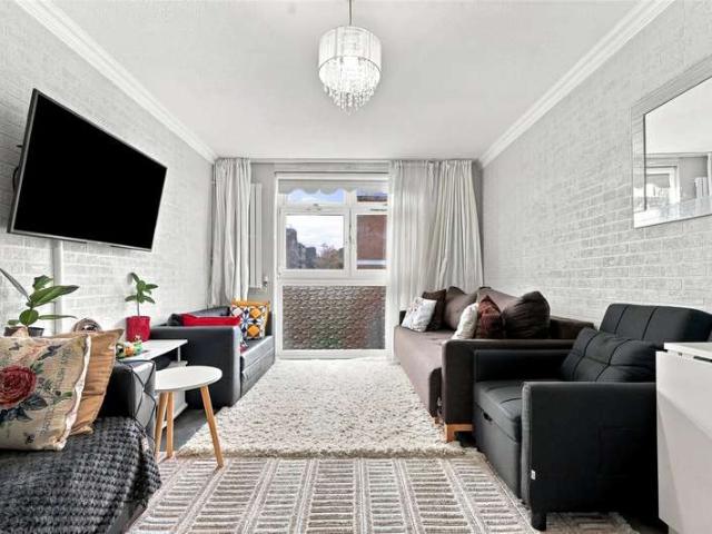 Flat for sale in Holmleigh Road Estate, Greater London