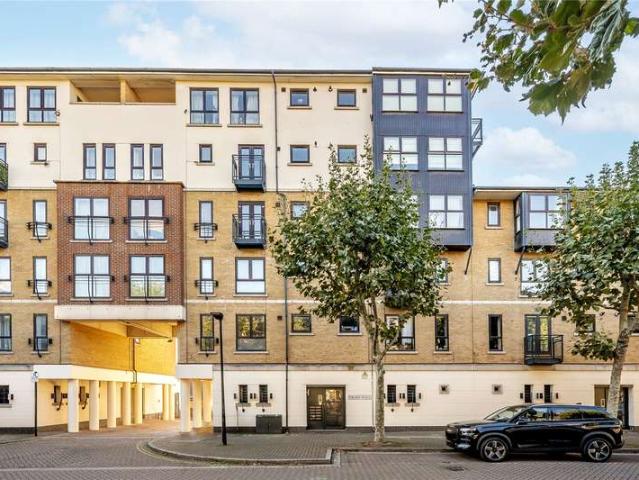 Flat for sale in Custom House, Greater London