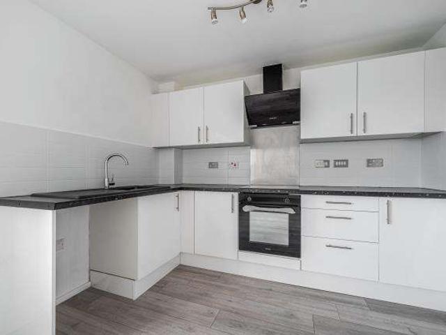 Flat for sale in Chalvey, Slough