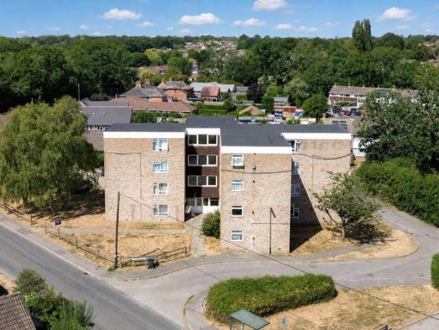 Flat for sale in Tadley, Priest Down