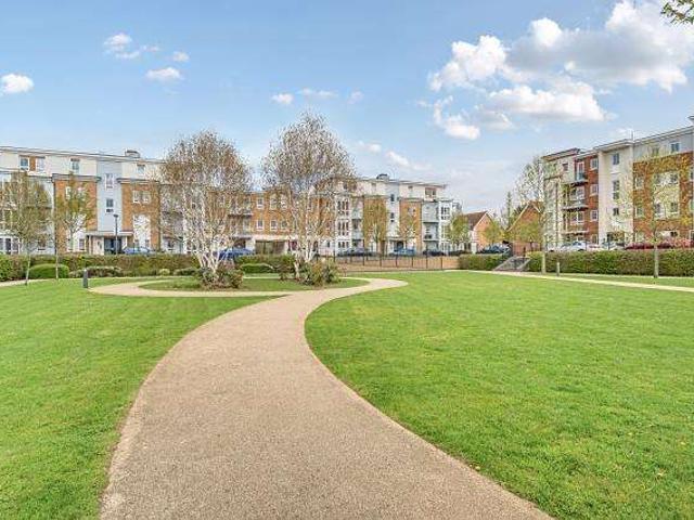 Flat for sale in Maidenhead