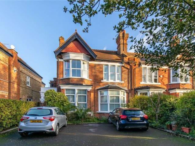 Flat for sale in London Borough of Ealing, Greater London